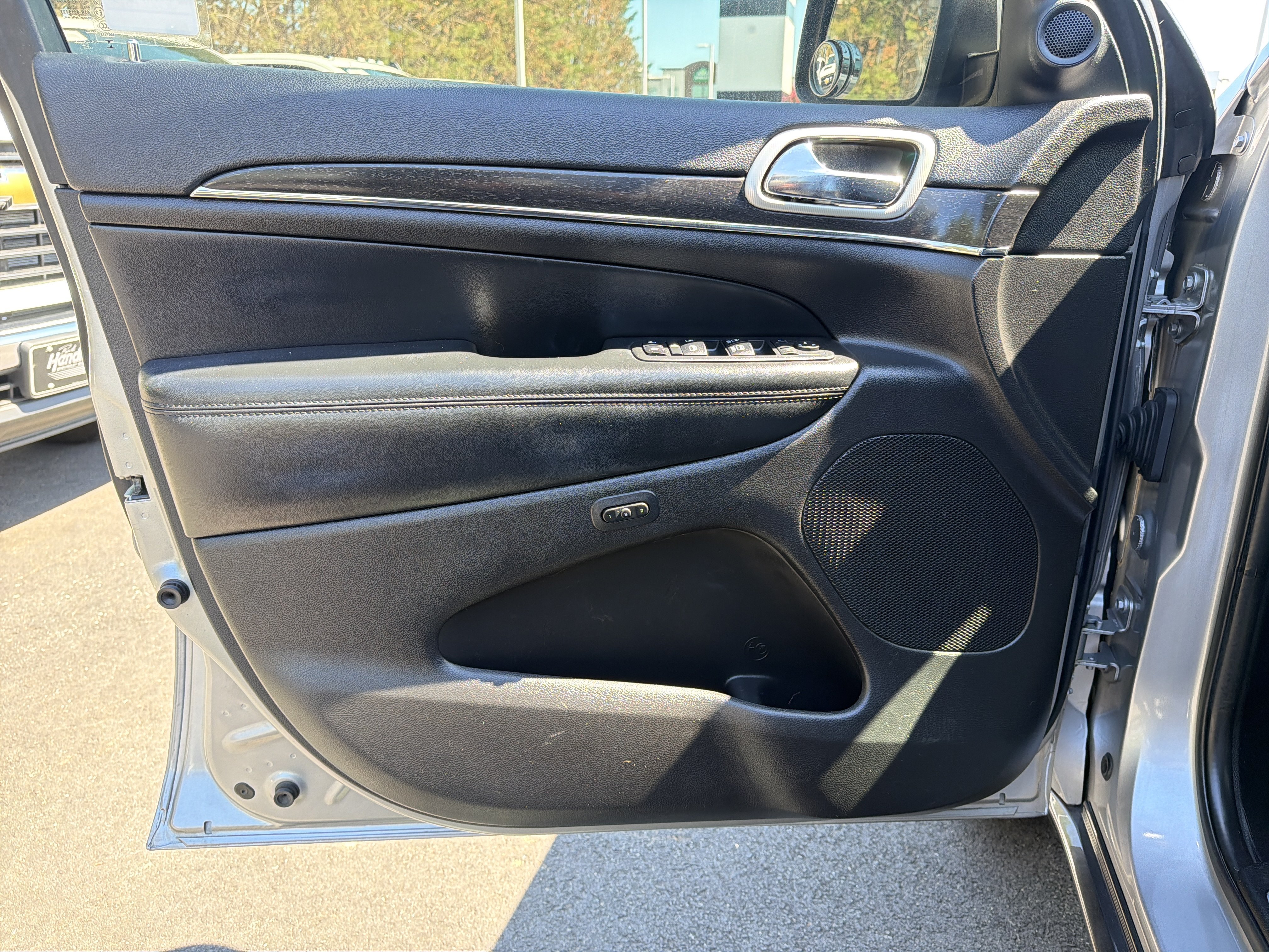 Used 2018 Jeep Grand Cherokee Limited AWD/4WD image 14