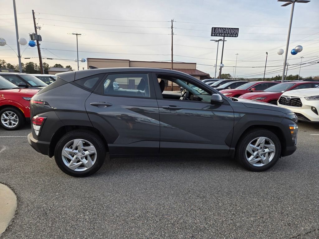 Used 2025 Hyundai Kona SE image 12