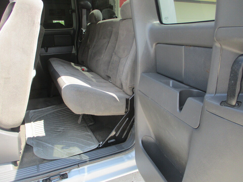 Used 2005 Chevrolet Silverado 2500 LS w/ Heavy-Duty Power Package AWD/4WD image 7