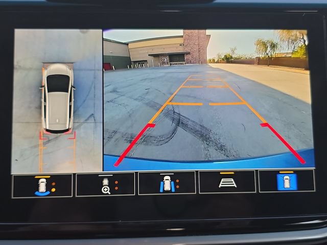 Used 2023 Chevrolet Bolt LT w/ Infotainment Package FWD image 14