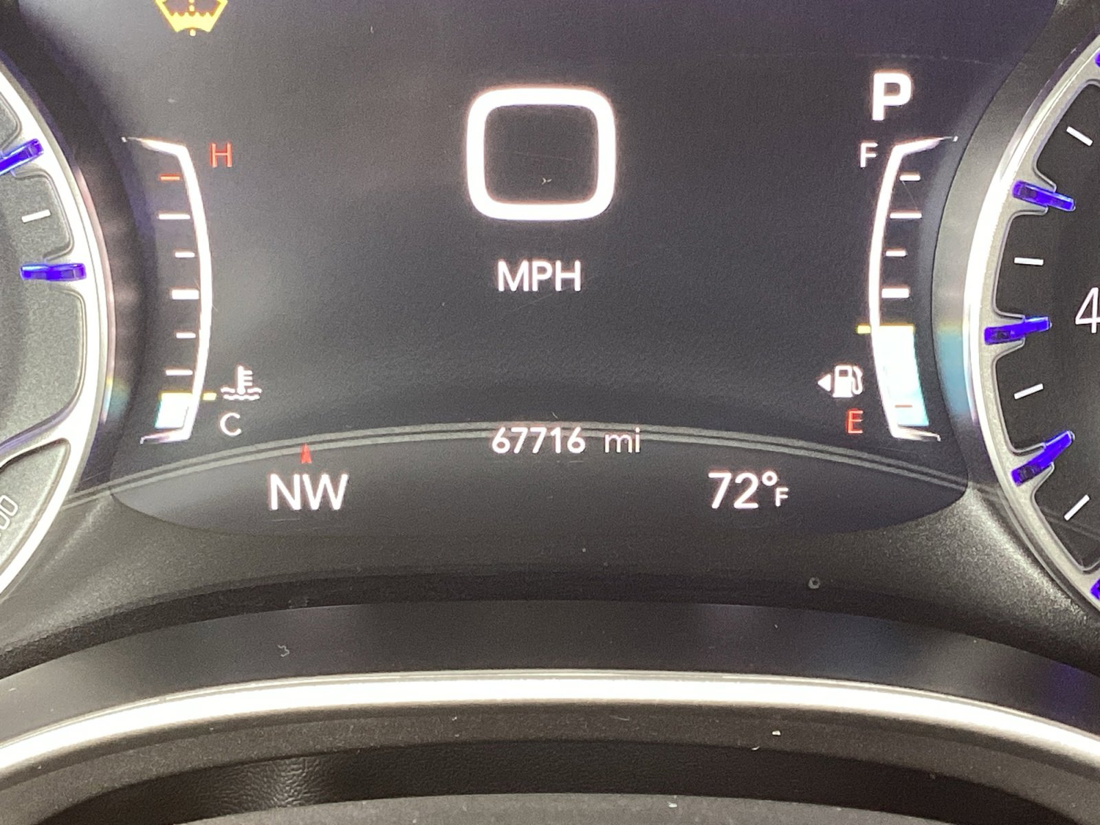 Used 2023 Chrysler Pacifica Touring-L image 3