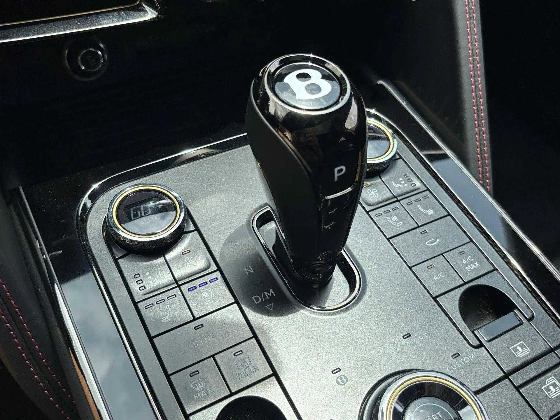 New 2025 Bentley Flying Spur Plug-In Hybrid image 54