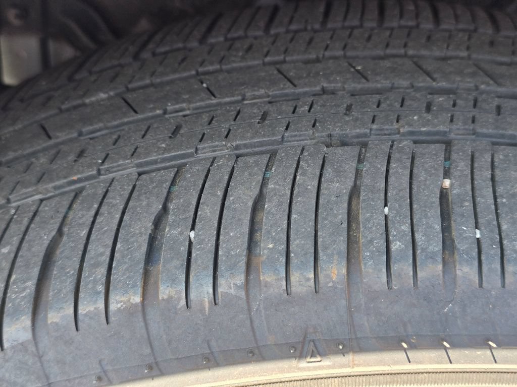 Used 2025 Nissan Rogue SV FWD image 10