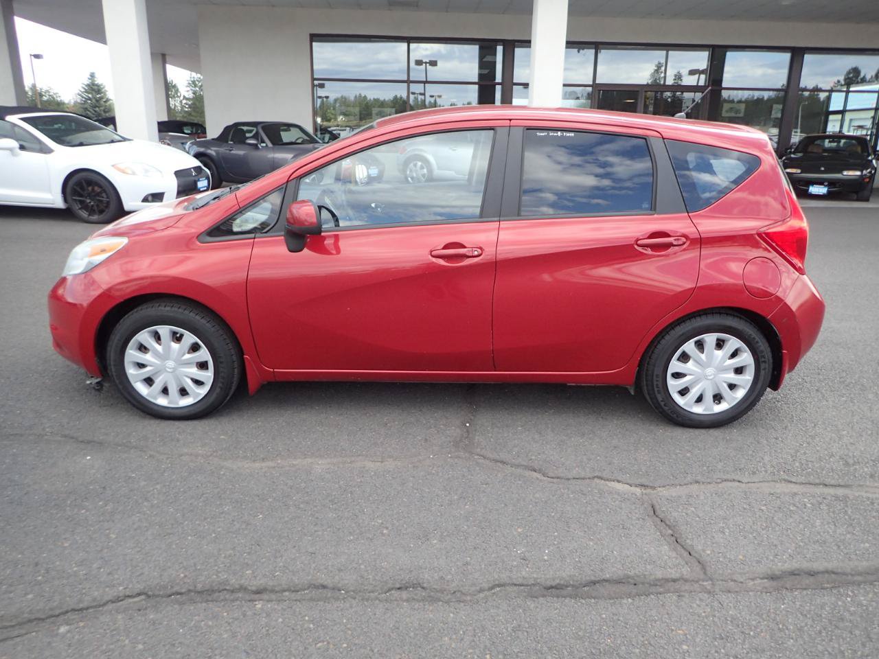 Used 2014 Nissan Versa Note SV FWD image 2