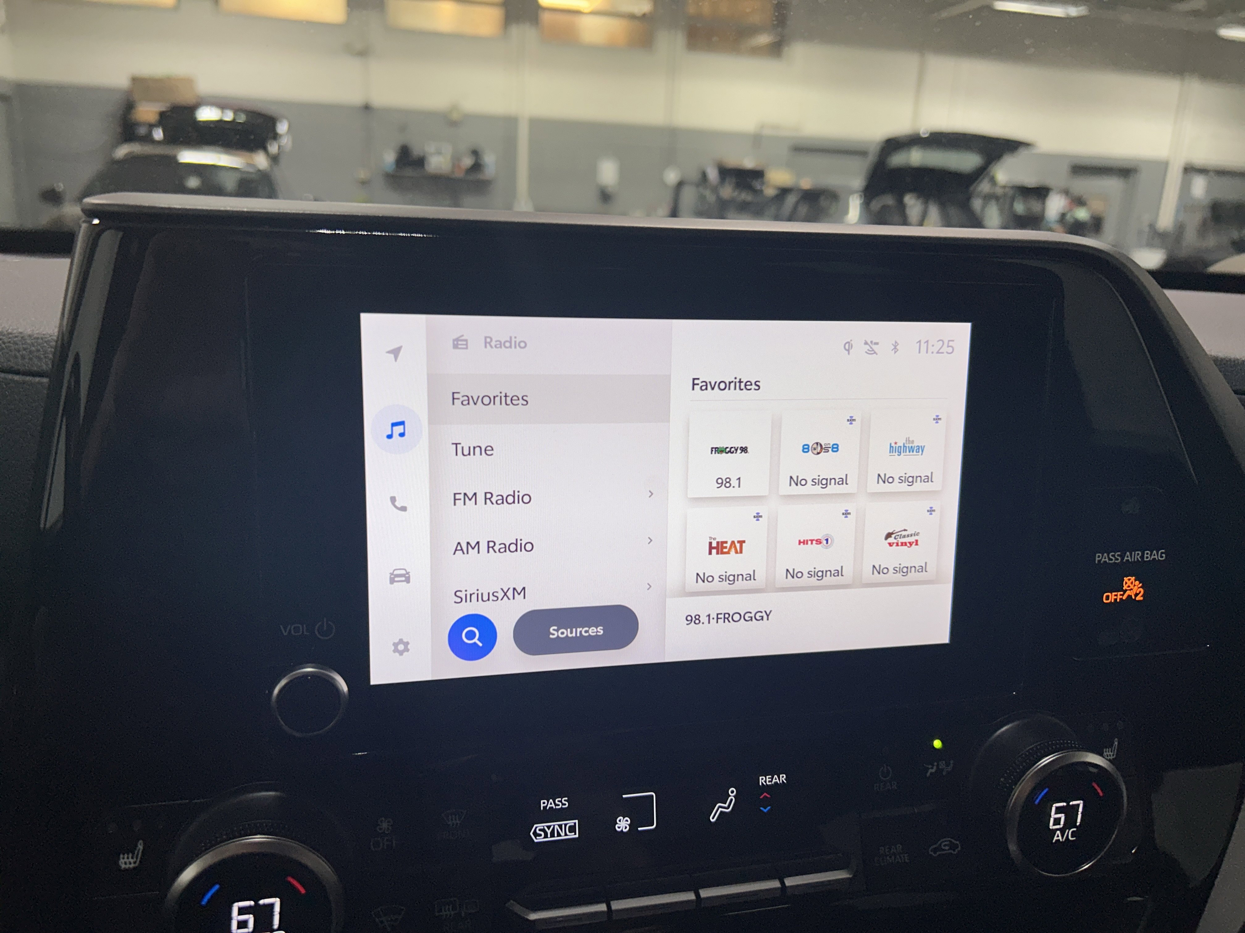 Used 2023 Toyota Highlander XLE image 20