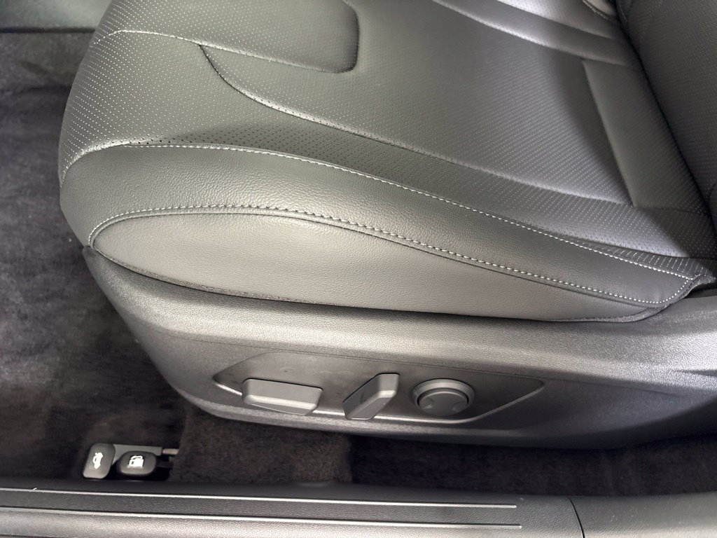 New 2026 Hyundai Elantra Limited FWD image 15