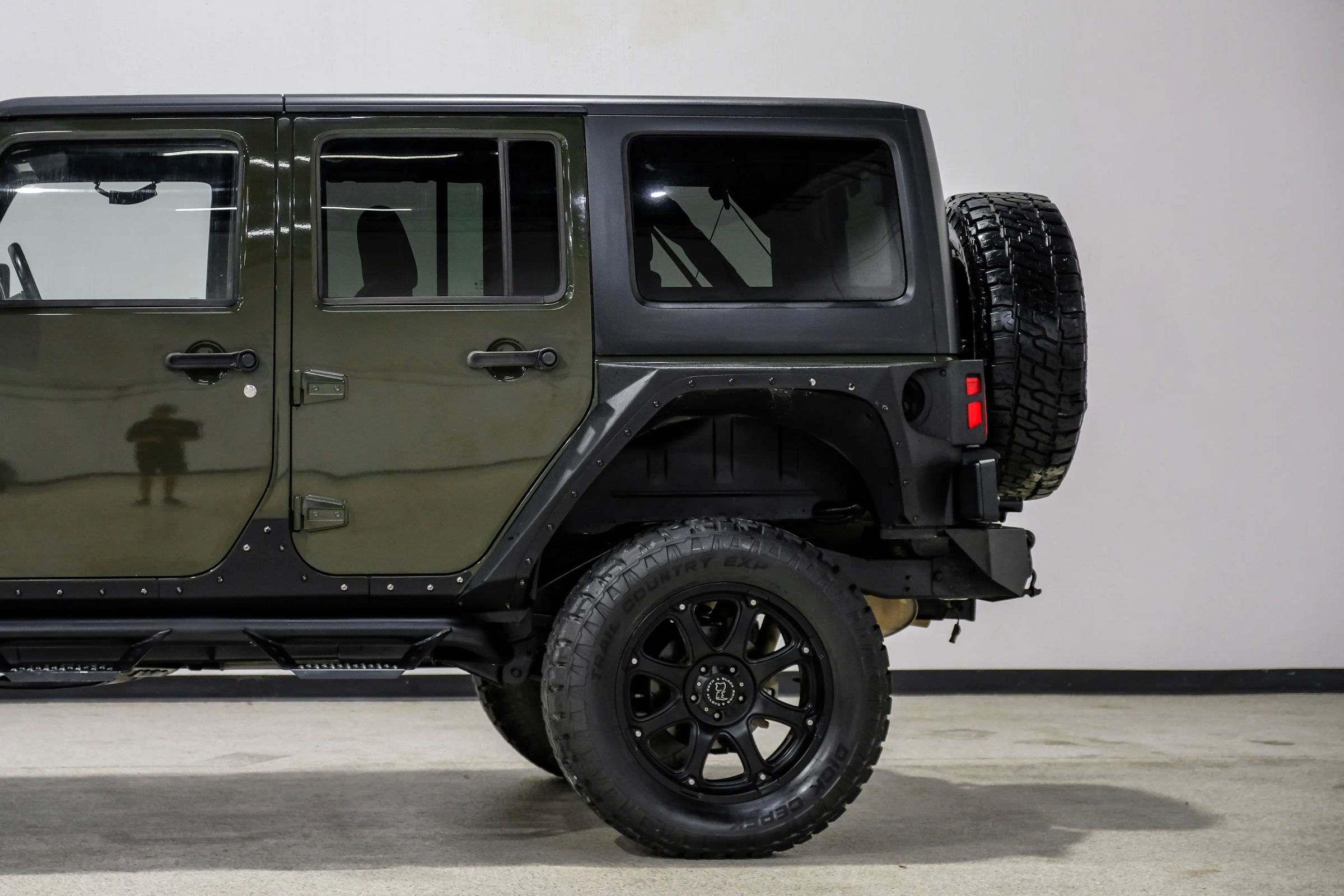 Used 2015 Jeep Wrangler Unlimited Sahara w/ Connectivity Group AWD/4WD image 15