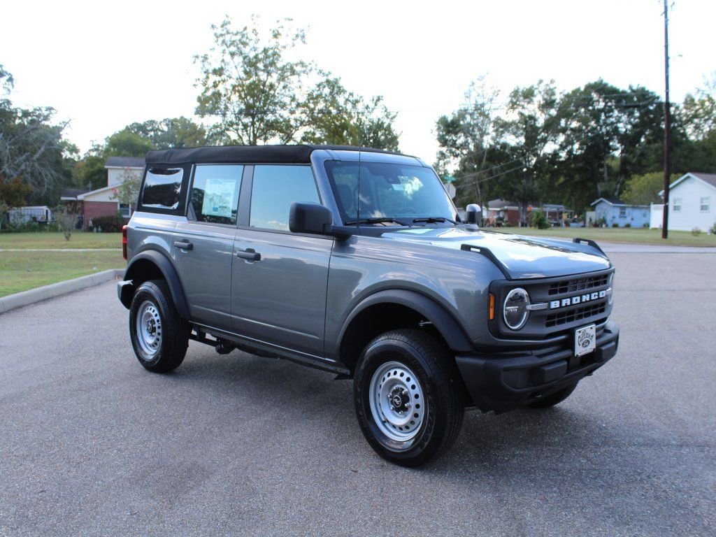 New 2025 Ford Bronco 4-Door image 4