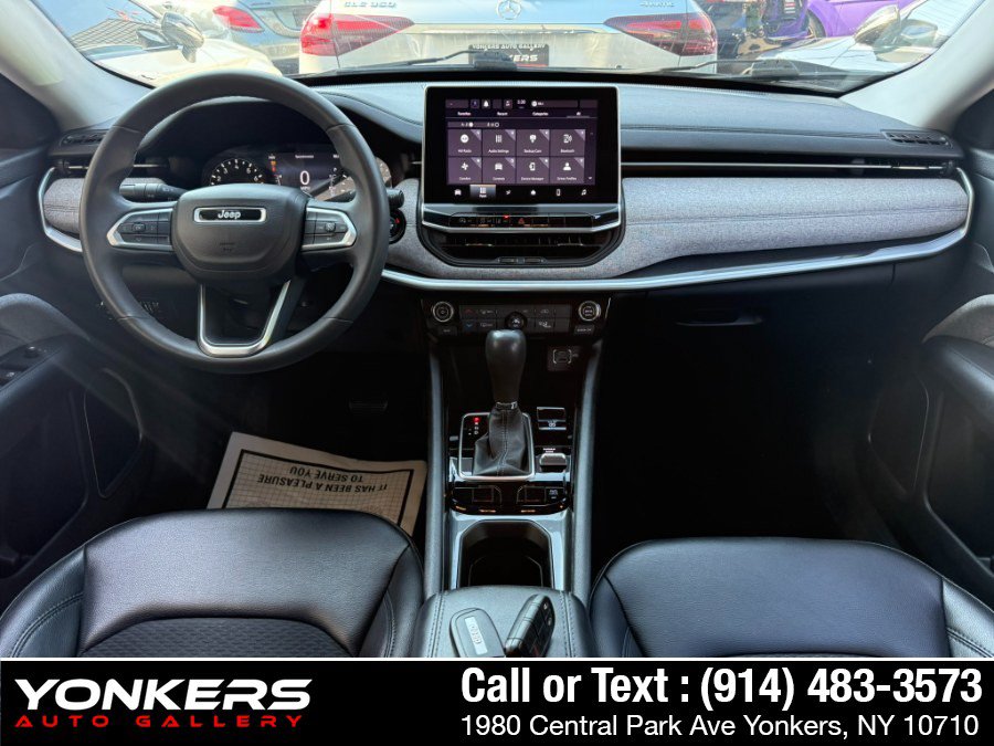 Used 2022 Jeep Compass Latitude AWD/4WD image 32