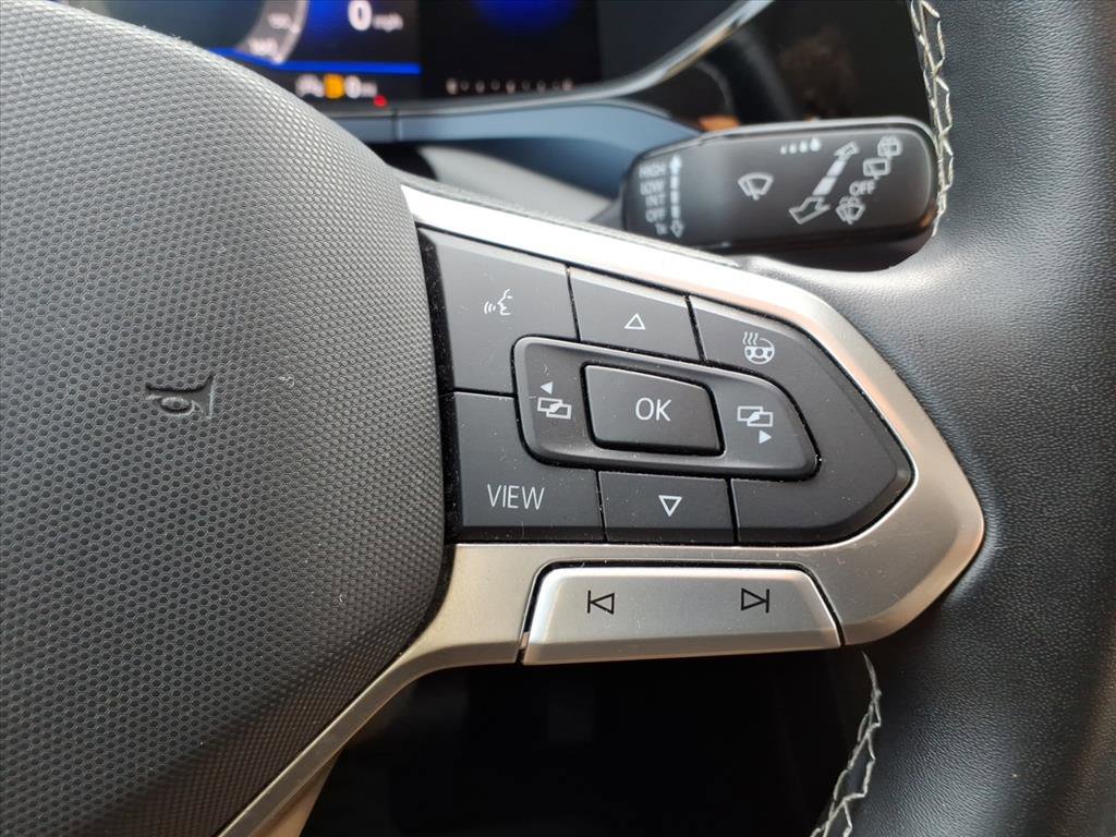 Used 2022 Volkswagen Taos SE w/ Panoramic Sunroof Package image 16