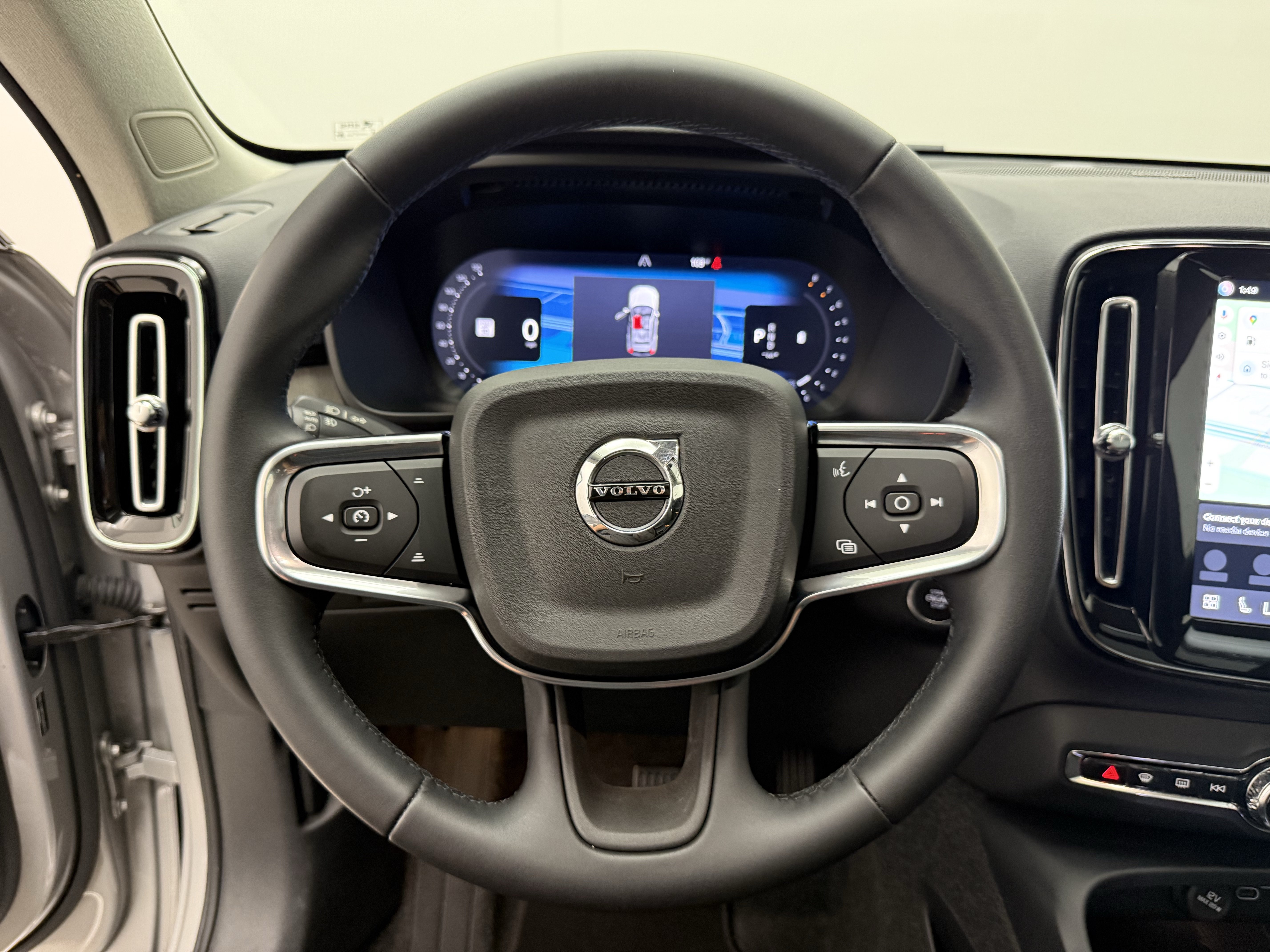 Certified 2025 Volvo XC40 B5 Ultra AWD/4WD image 16