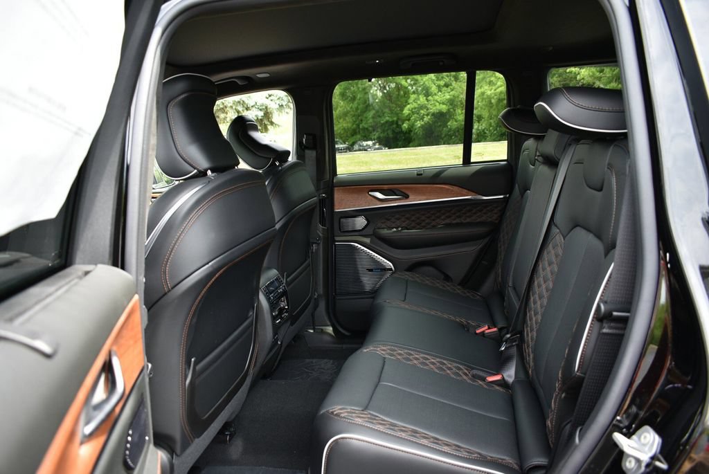 New 2026 Jeep Grand Cherokee Summit w/ Obsidian Package AWD/4WD image 25