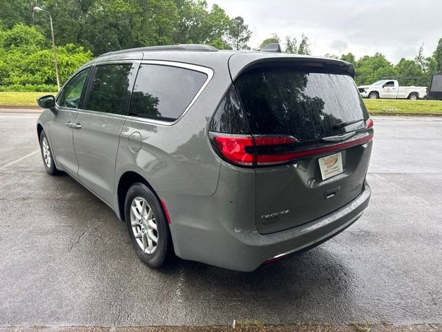 Used 2021 Chrysler Pacifica Touring w/ Uconnect Theater Family Group FWD image 5