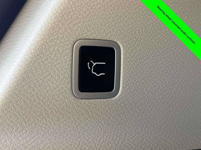 Used 2023 Chrysler Pacifica Touring-L FWD image 39