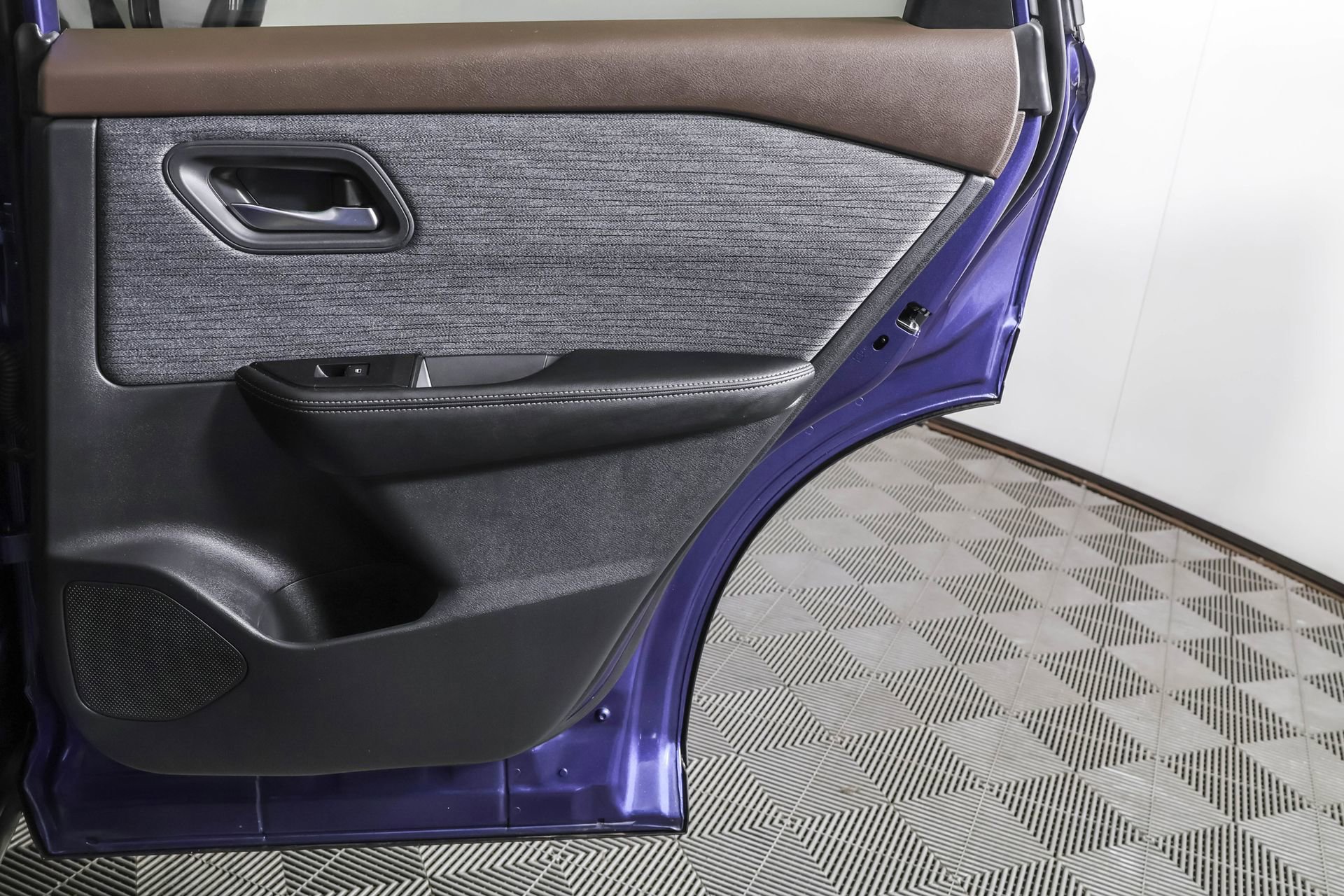 Used 2023 Nissan Rogue SV image 52