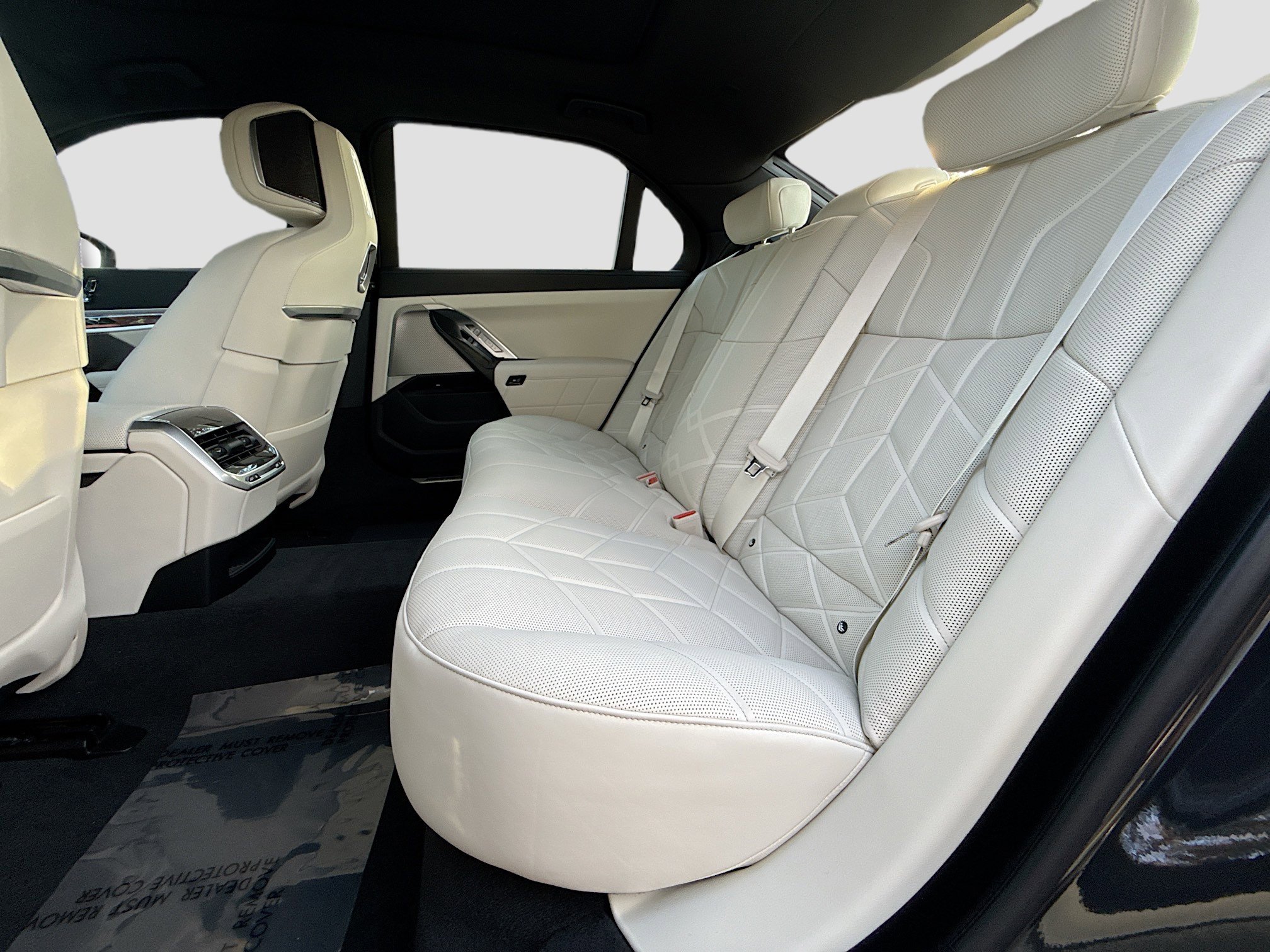New 2026 BMW 750e xDrive AWD/4WD image 21