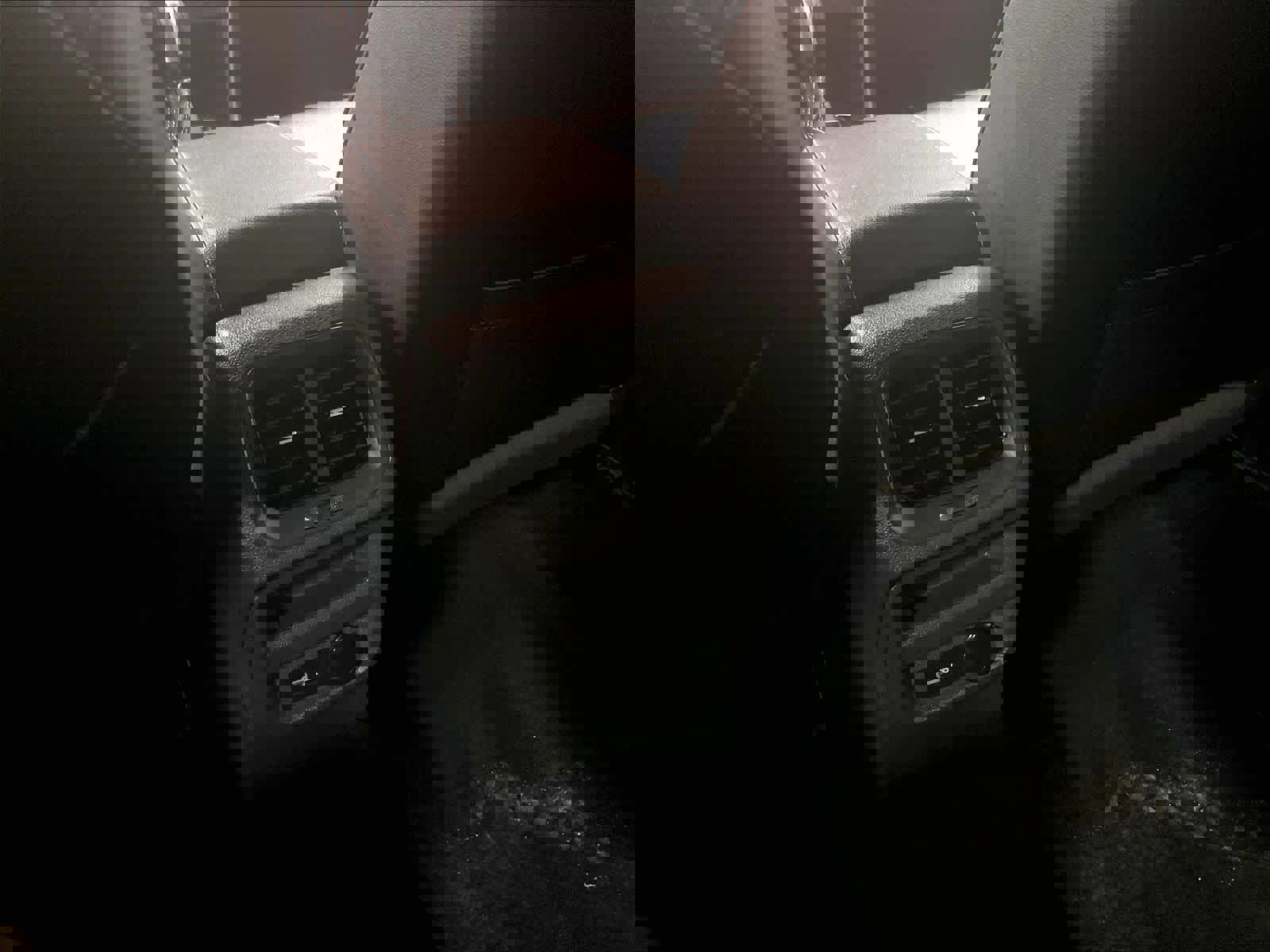 Used 2021 Volkswagen Tiguan SE image 27