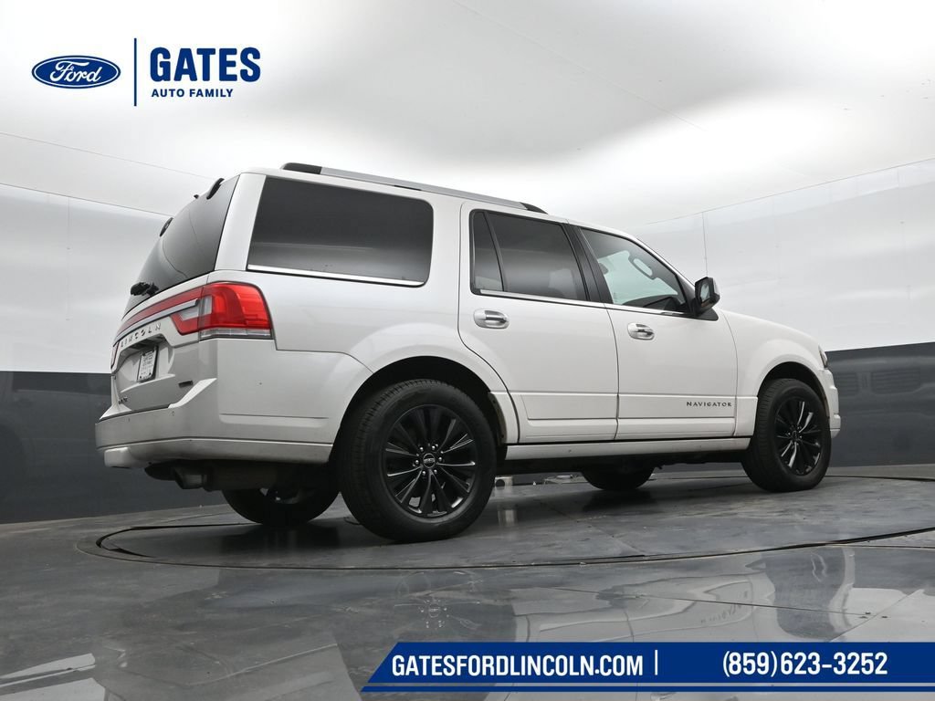 Used 2016 Lincoln Navigator Select AWD/4WD image 42