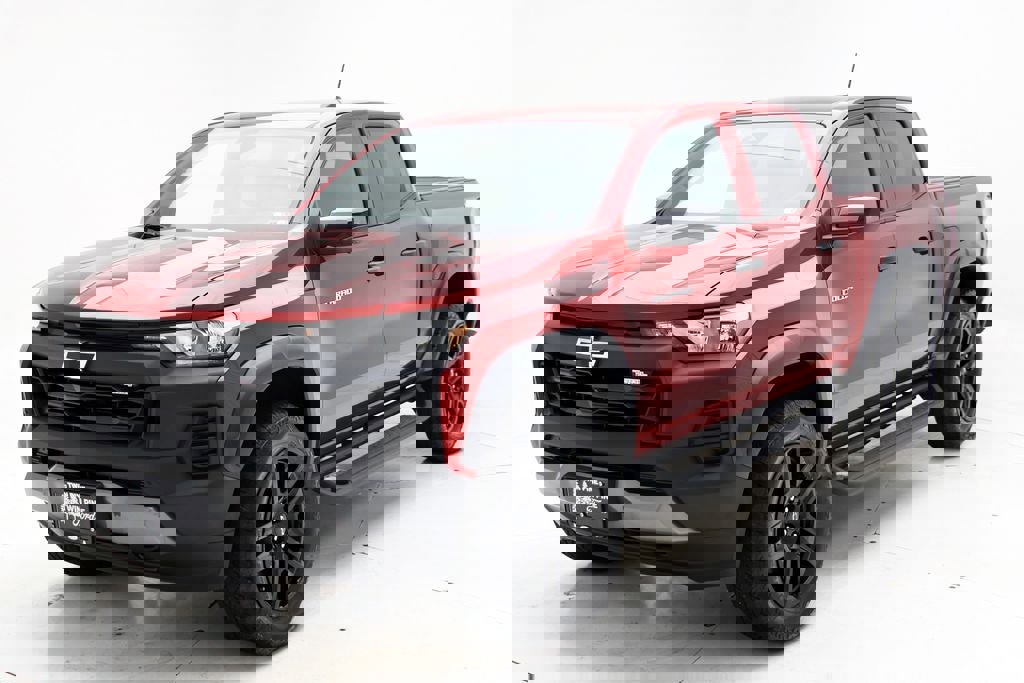 Used 2024 Chevrolet Colorado Trail Boss w/ Technology Package image 2