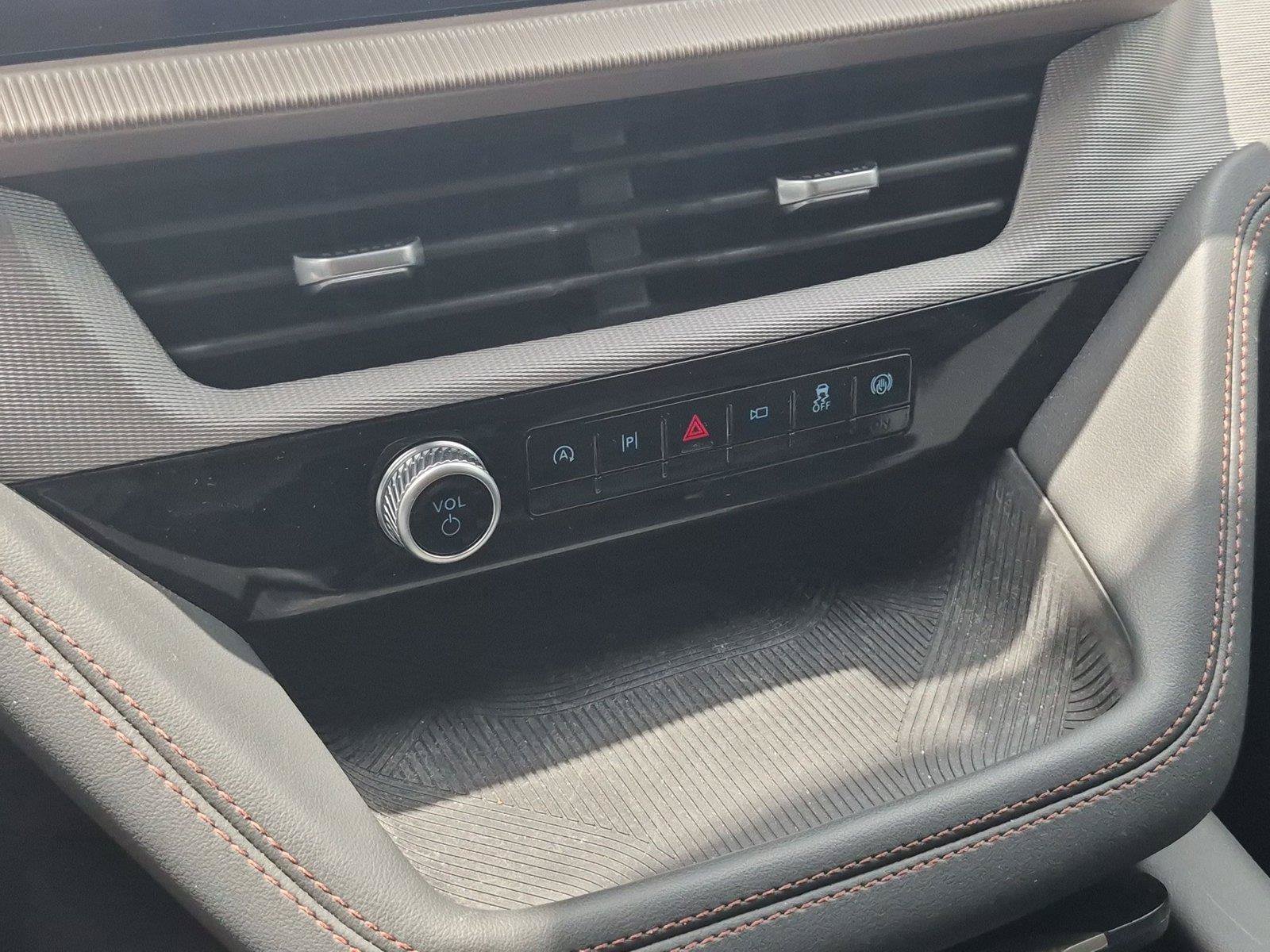 Used 2025 Ford Explorer Active w/ Active Comfort Package RWD image 11