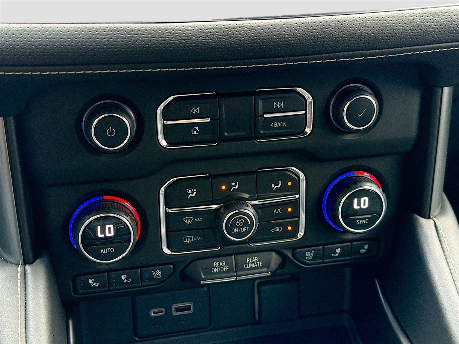 Used 2023 Chevrolet Tahoe Premier w/ Premium Package AWD/4WD image 16