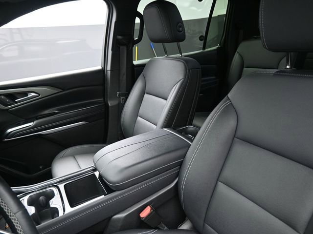Used 2025 Chevrolet Traverse LT image 10