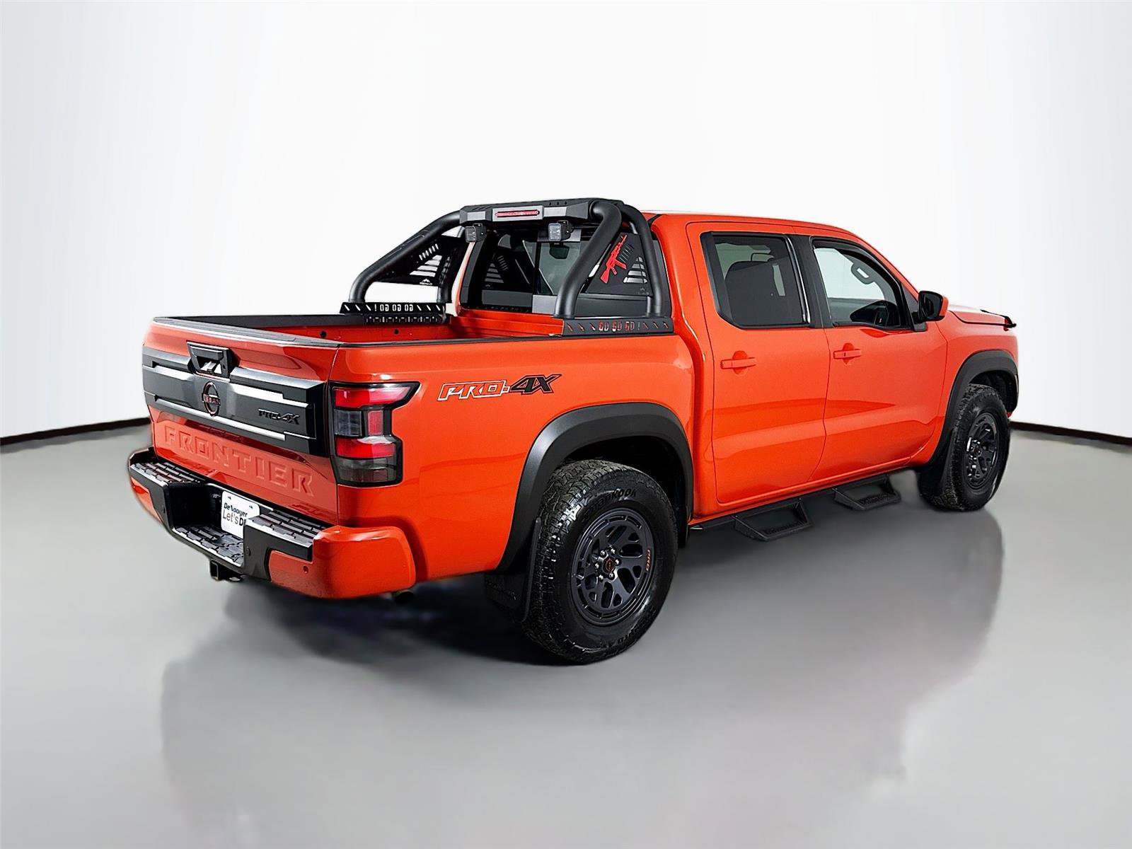 Used 2025 Nissan Frontier PRO-4X image 8