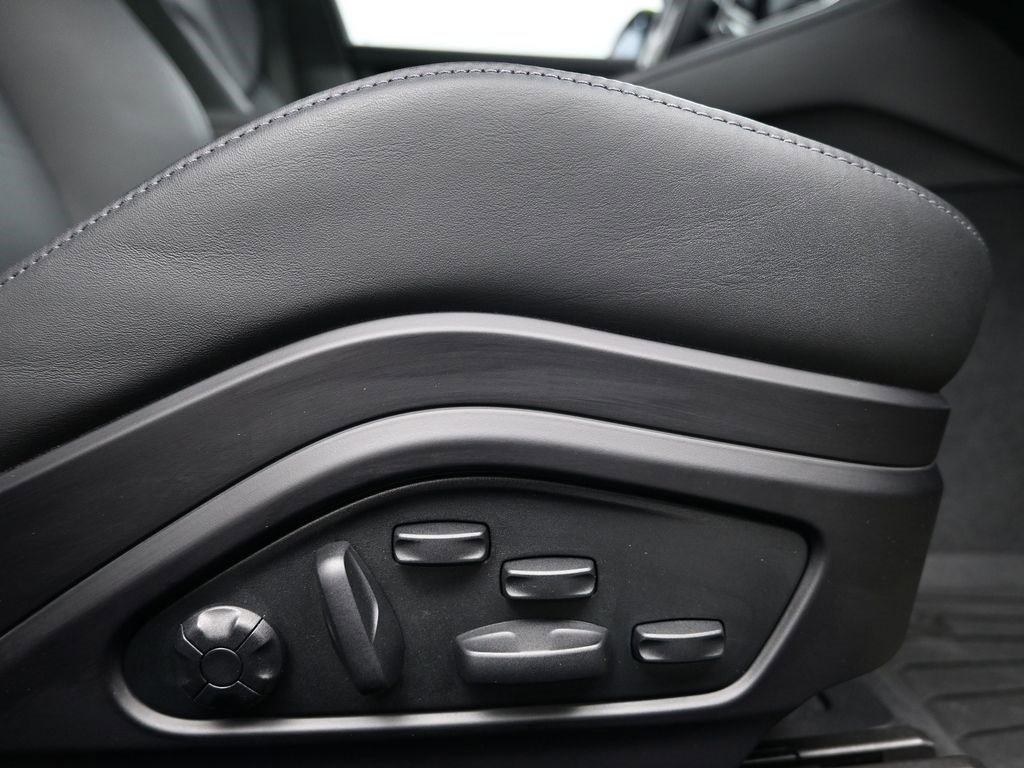 Used 2025 Porsche Panamera 4 image 15