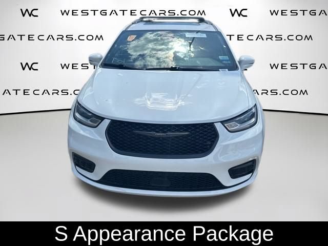 Used 2021 Chrysler Pacifica Limited w/ Uconnect Theater Family Group AWD/4WD image 5