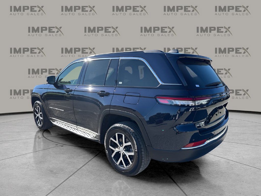 Used 2025 Jeep Grand Cherokee Limited AWD/4WD image 3