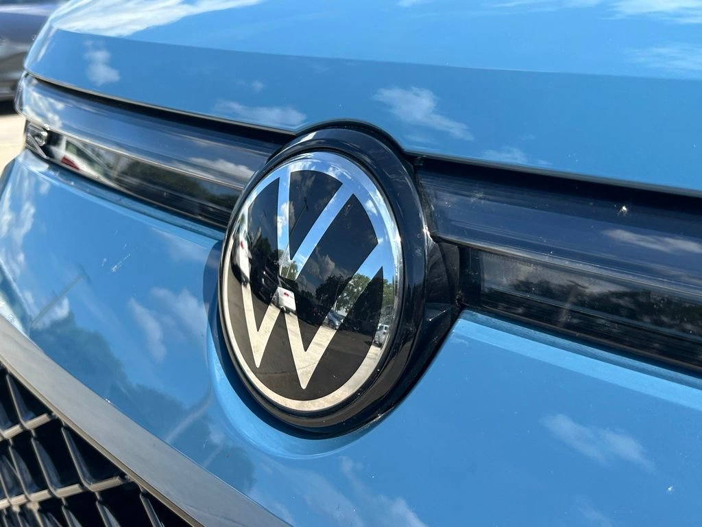 Certified 2025 Volkswagen Tiguan SE R-Line FWD image 38