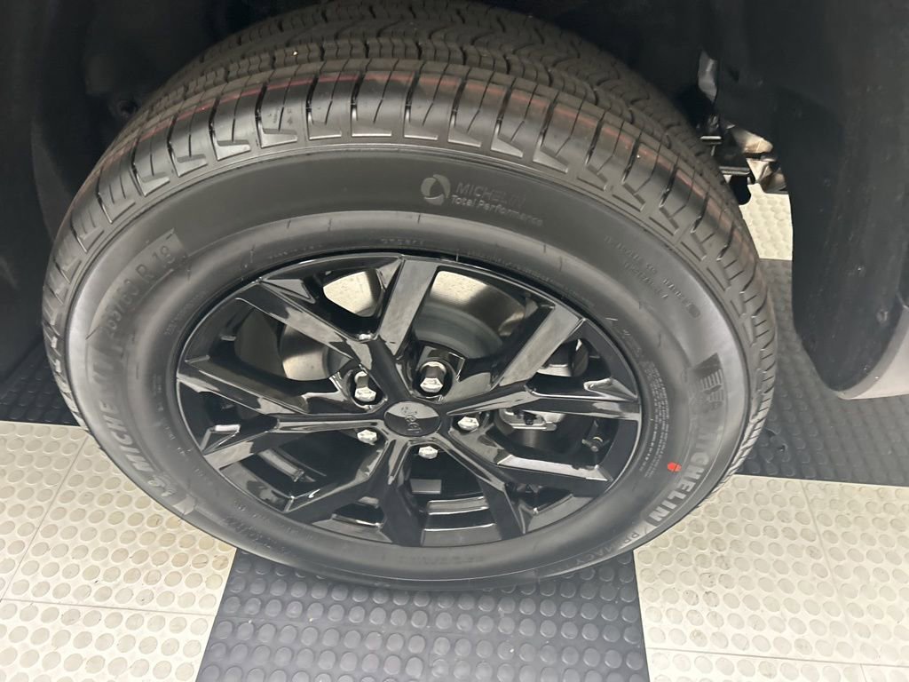 New 2025 Jeep Grand Cherokee Altitude image 11