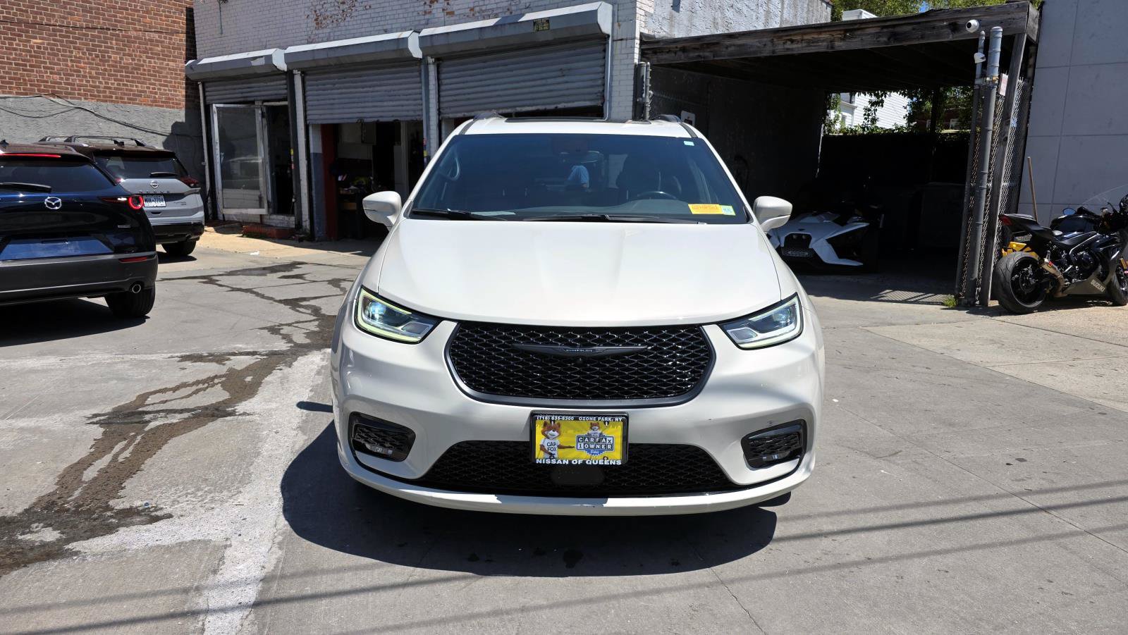 Used 2021 Chrysler Pacifica Touring-L w/ Uconnect Theater Family Group AWD/4WD image 8