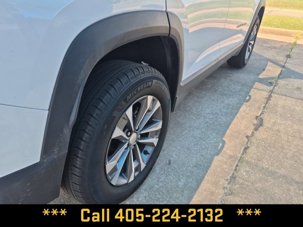Used 2025 Chevrolet Equinox LT AWD/4WD image 12