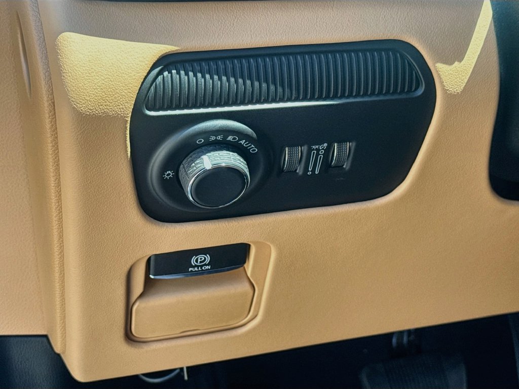 New 2026 Jeep Grand Wagoneer Summit AWD/4WD image 10