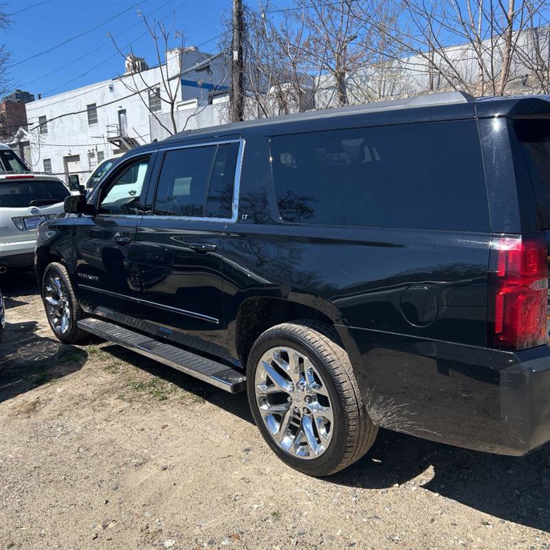 Used 2019 Chevrolet Suburban LT w/ LT Signature Package image 6