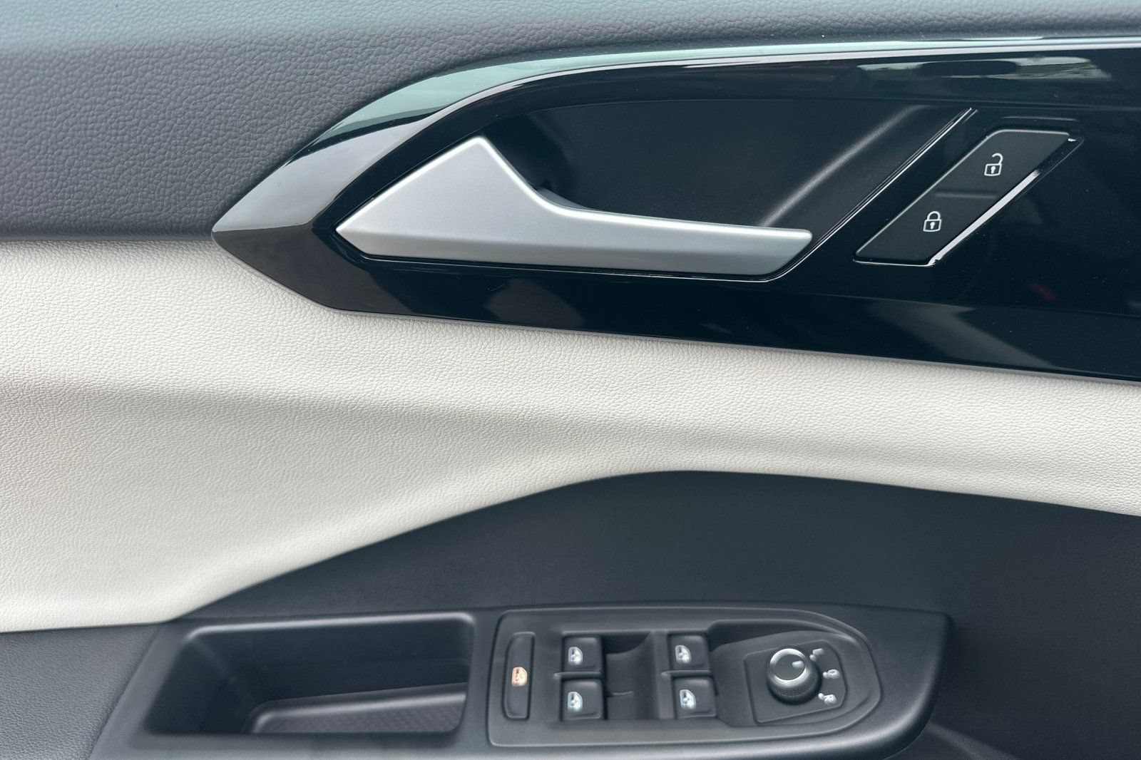 New 2027 Volkswagen Taos S FWD image 11