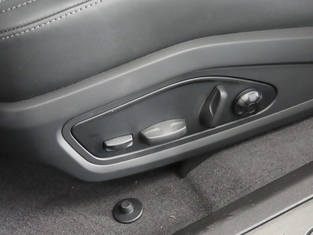 New 2026 Porsche Taycan Turbo AWD/4WD image 40