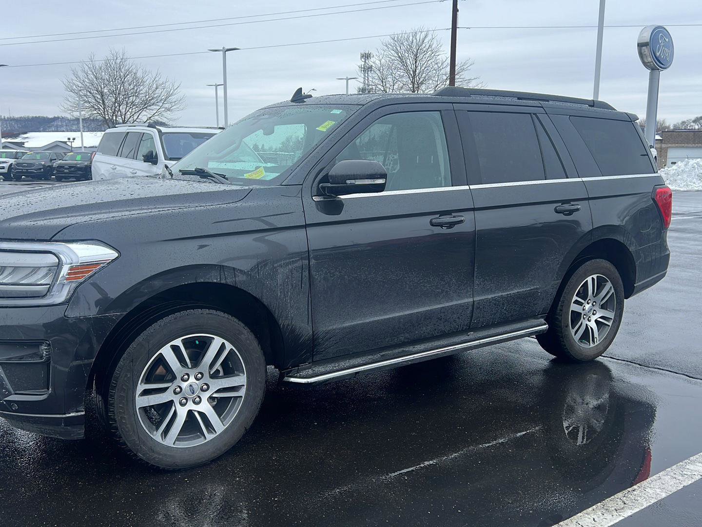 Used 2023 Ford Expedition XLT image 12