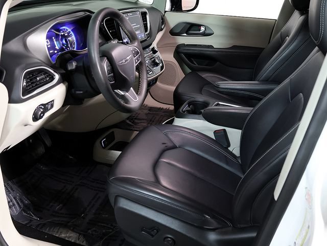 Used 2024 Chrysler Pacifica Touring-L FWD image 12