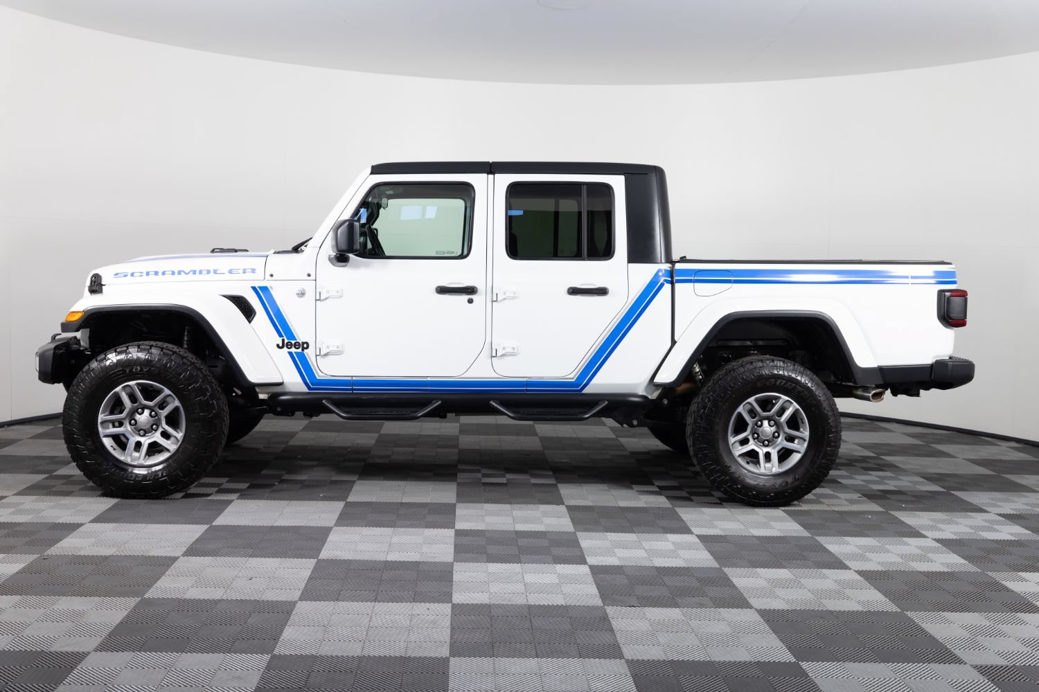 Used 2021 Jeep Gladiator Sport AWD/4WD image 3