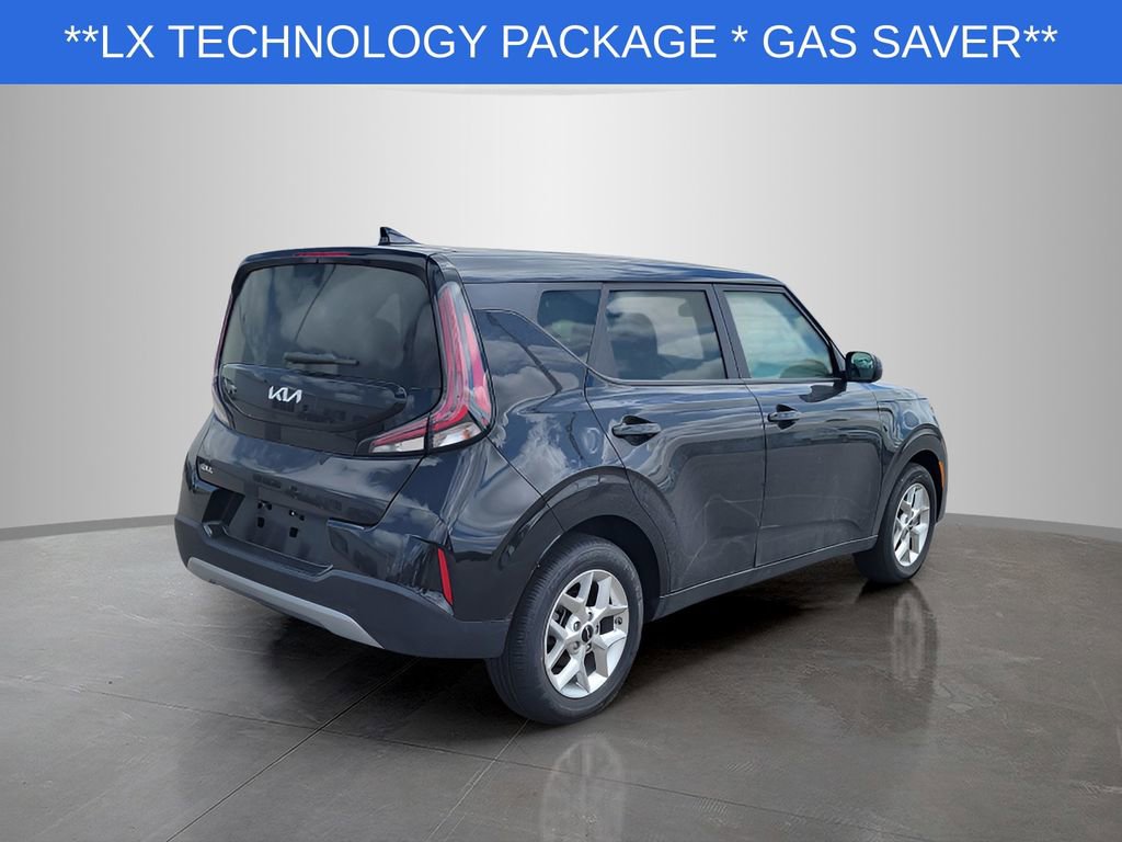 Used 2025 Kia Soul LX w/ LX Technology Package FWD image 3