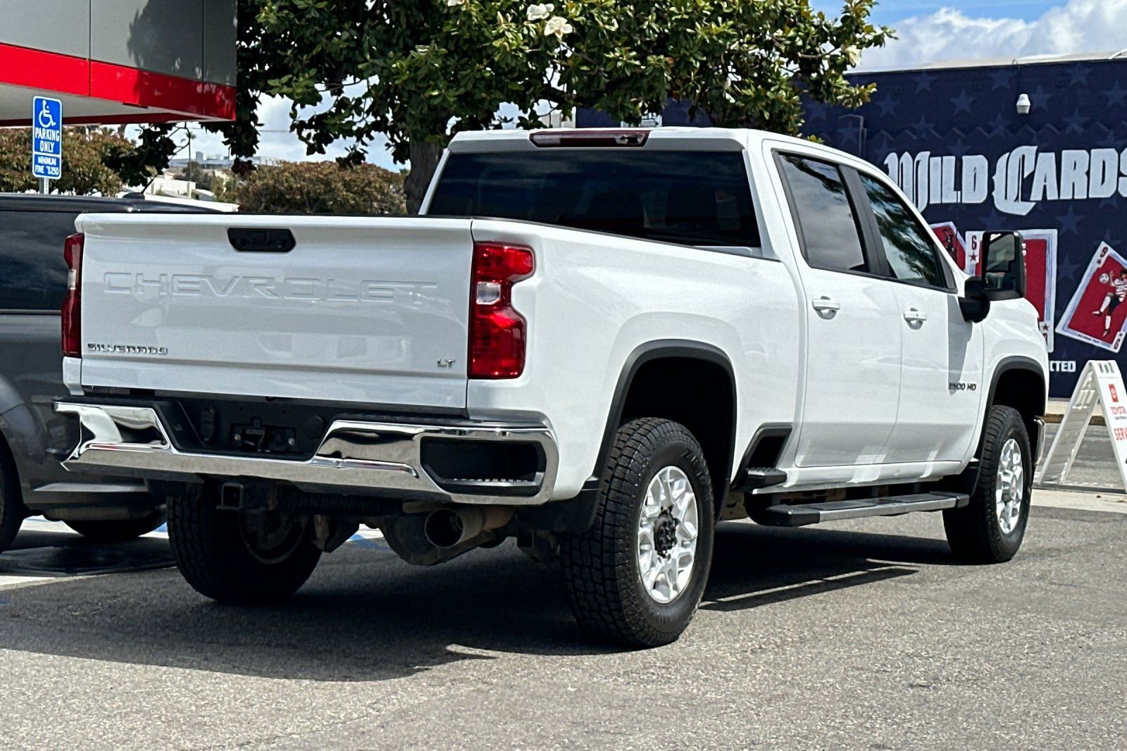 Used 2023 Chevrolet Silverado 2500 LT w/ Convenience Package AWD/4WD image 4