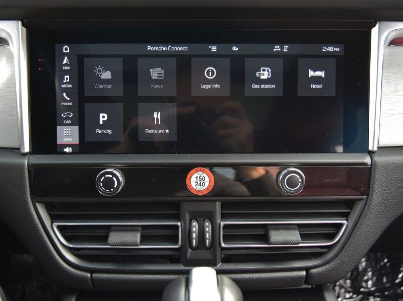 Used 2023 Porsche Macan image 28
