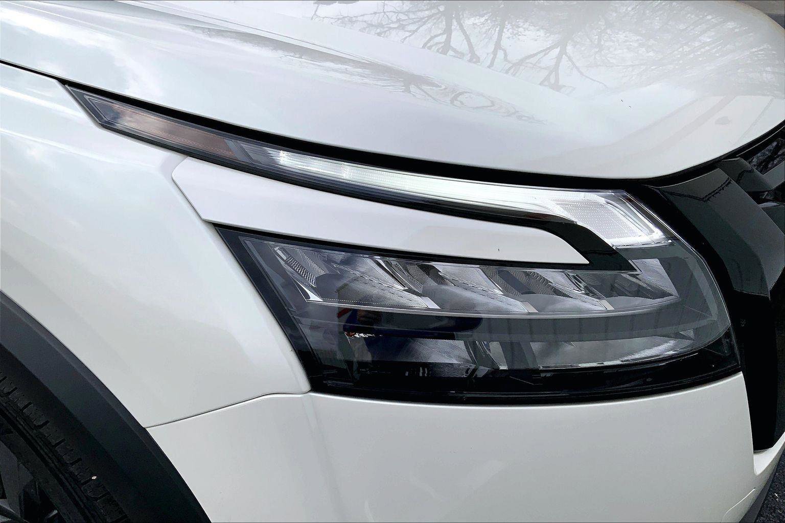 Used 2024 Nissan Pathfinder SV w/ Black Appearance Package image 24