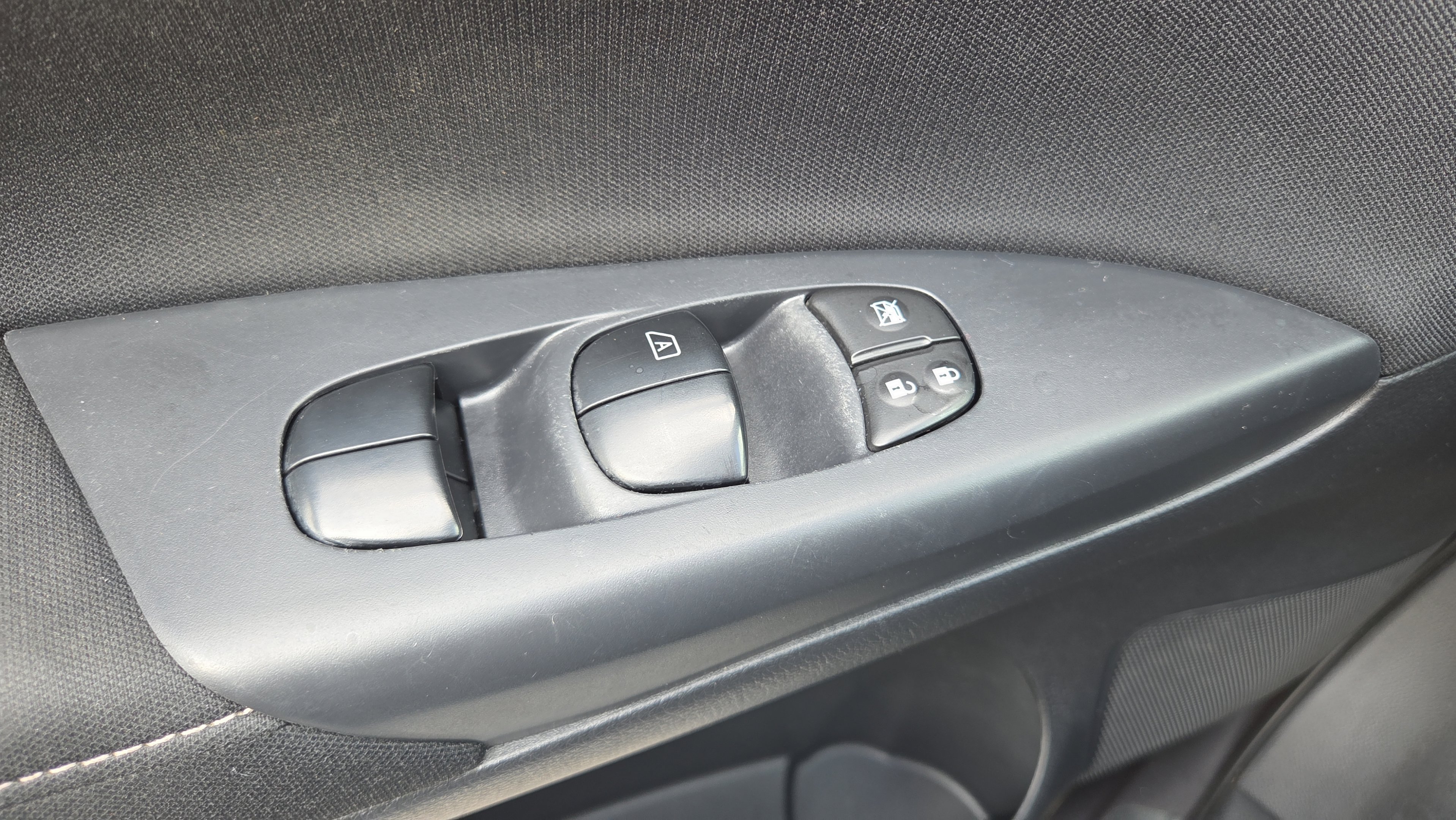Used 2015 Nissan Sentra SV FWD image 31