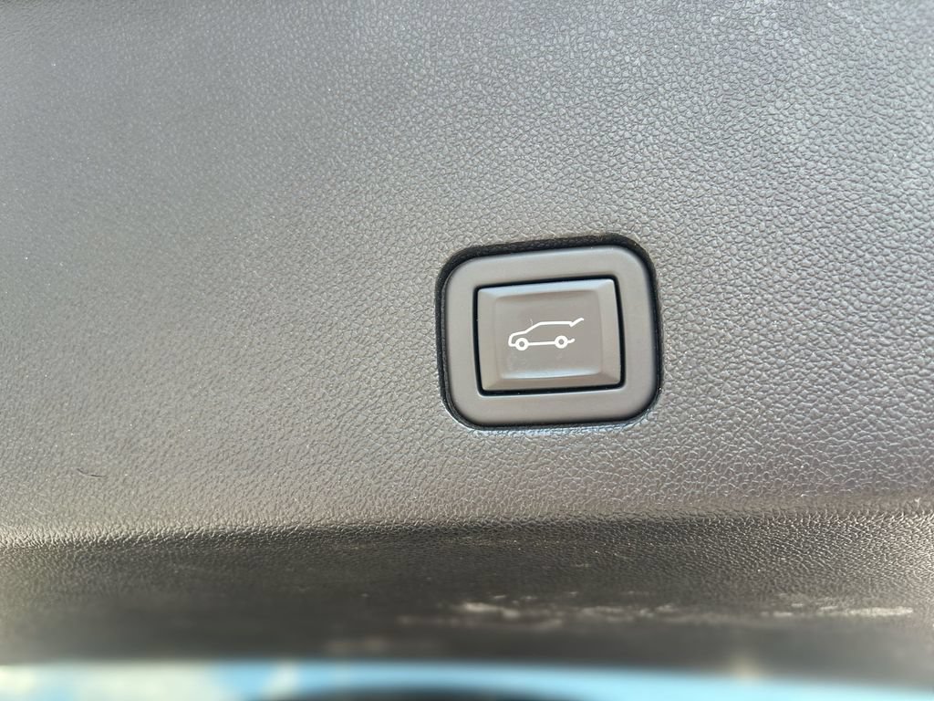Used 2024 Cadillac XT6 Premium Luxury w/ Technology Package AWD/4WD image 6