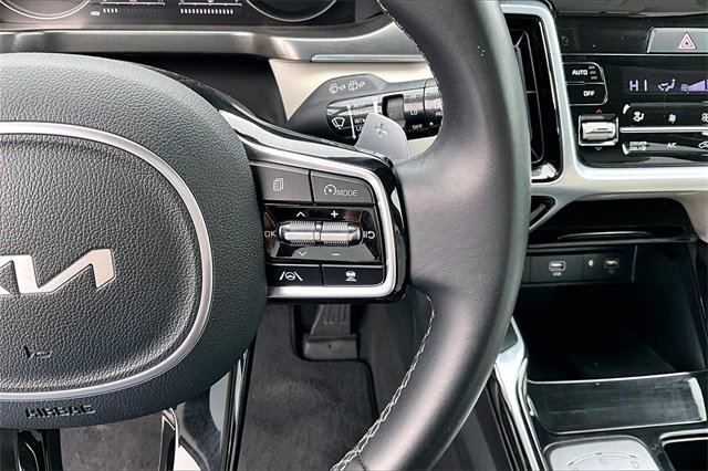 Certified 2022 Kia Sorento SX w/ Panoramic Sunroof Package image 17