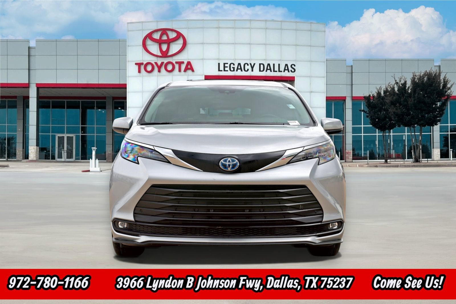 Used 2025 Toyota Sienna XLE image 6