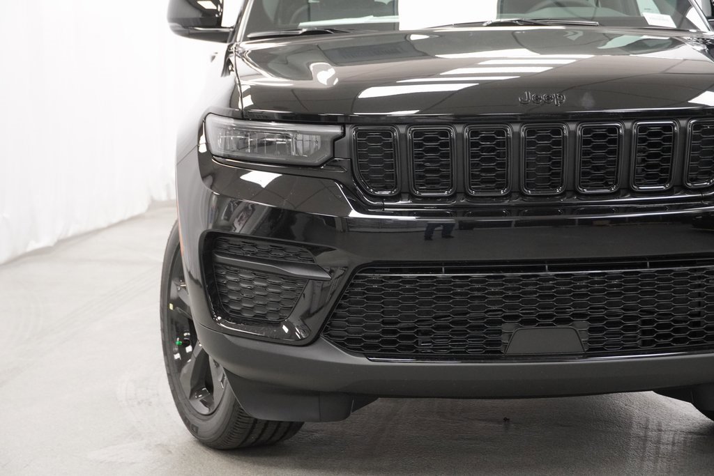 New 2025 Jeep Grand Cherokee Laredo image 6